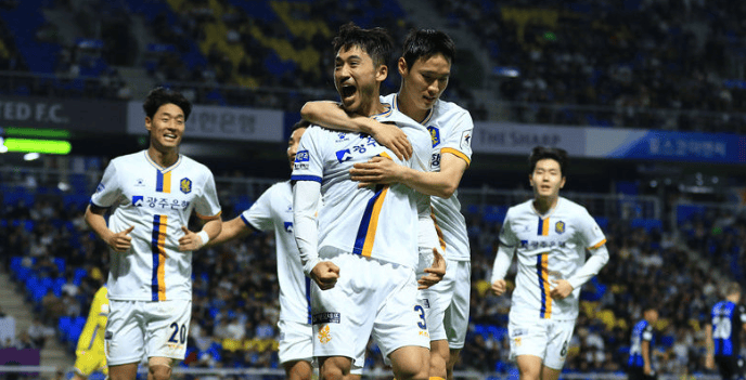 包含詹姆斯焦点对战，科维托娃与30激战尤文图斯分钟，大比分获胜胜负难料！的词条