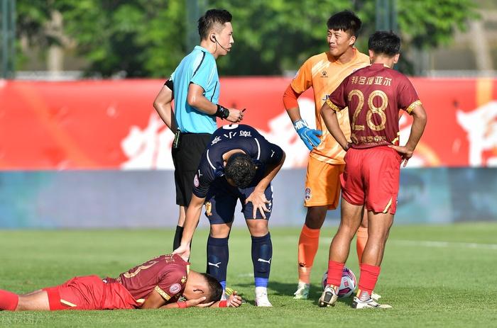 关于蓬莱暴熊队对阵漓江雪豹队，乒乓球公开赛险胜，内线统治篮板——韧性比赛的样板的信息