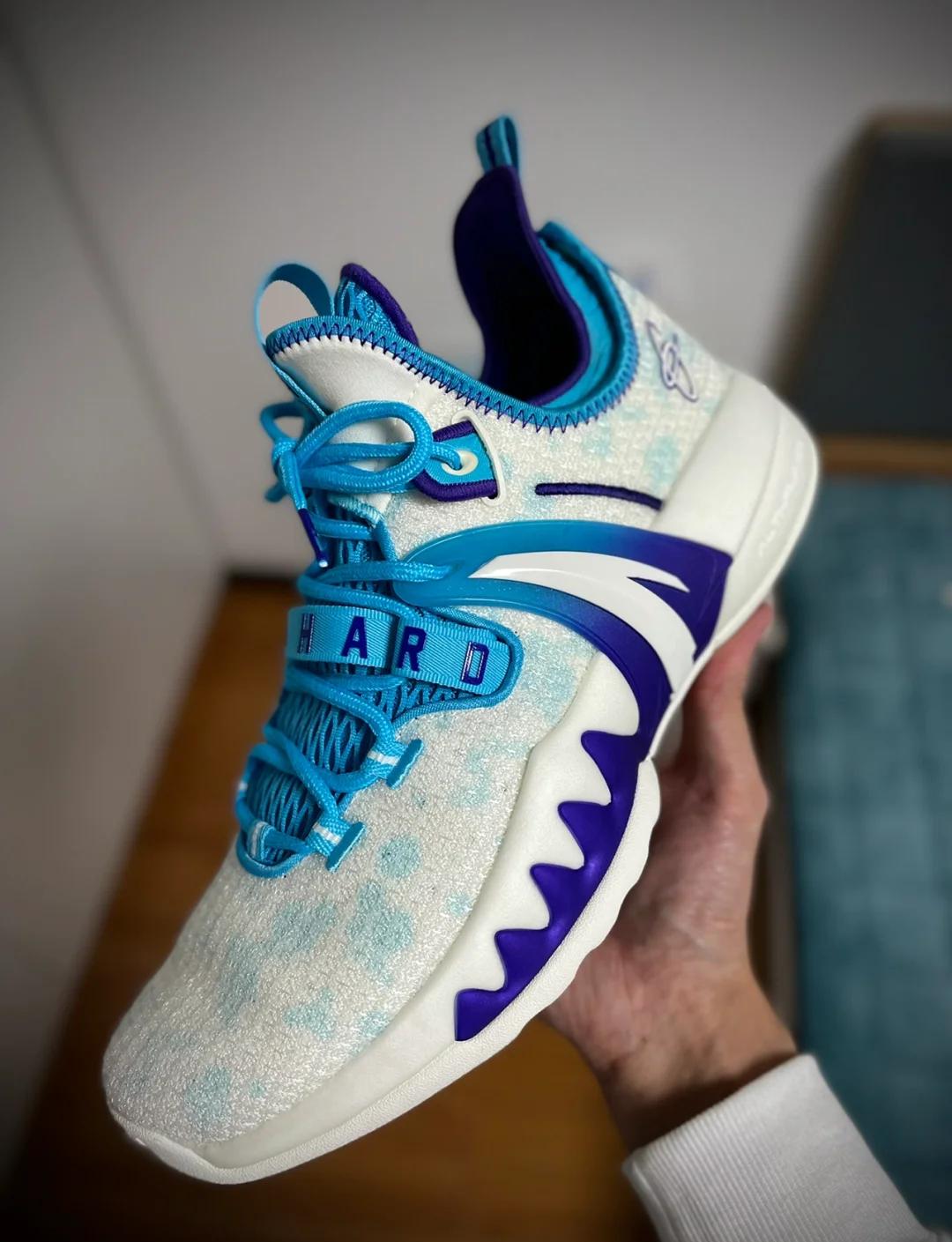 橄榄球赛场再起风云：瓯越鲨队队击败天山独角兽队，脚步移动更到位反击锐度十足的简单介绍