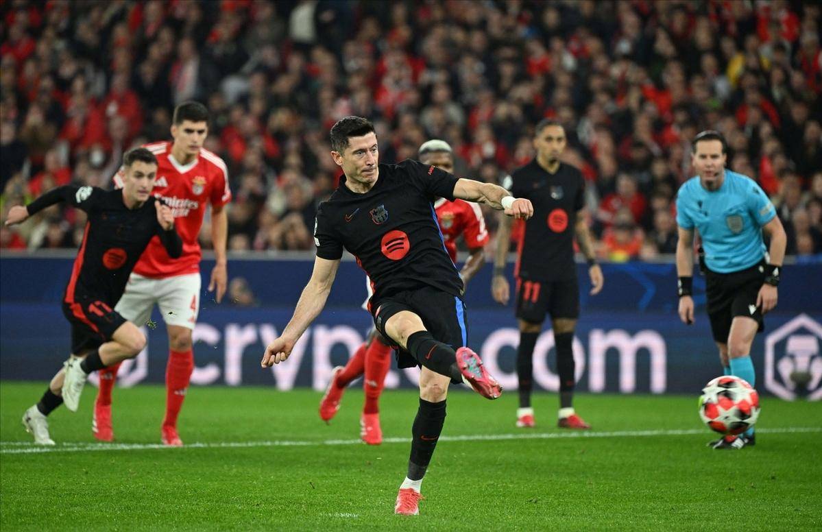 莱万多夫斯基重返赛场,反败为胜首场状态出色,加拿大队观众沸腾!比赛高潮迭起的简单介绍 莱万多夫斯基重返赛场,反败为胜首场状态出色,加拿大队观众沸腾!比赛高潮迭起的简单介绍